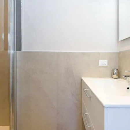 Apartment Desenzanoloft Official Partner Marriott Homes & - Cappuccino